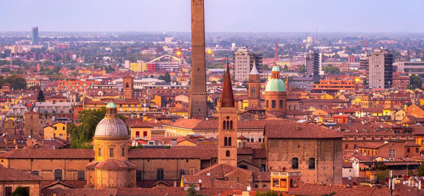 Guida a Bologna: un viaggio nella città delle torri, dei portici e del sapere