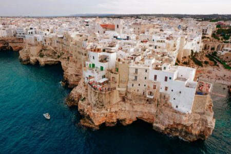 Guida a Polignano a Mare: la perla bianca dell'Adriatico