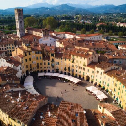 guida completa a Lucca - piazza principale