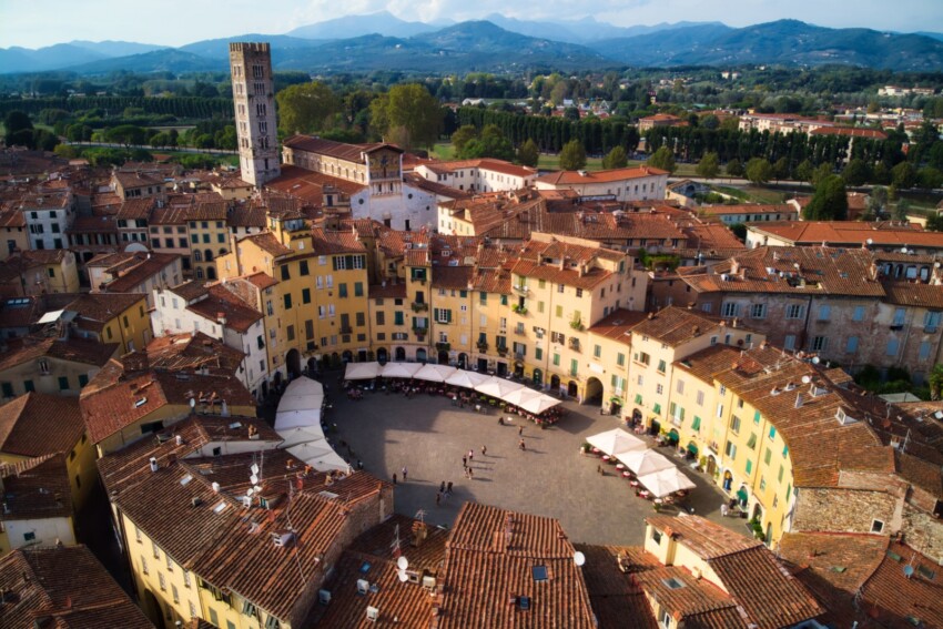 guida completa a Lucca - piazza principale