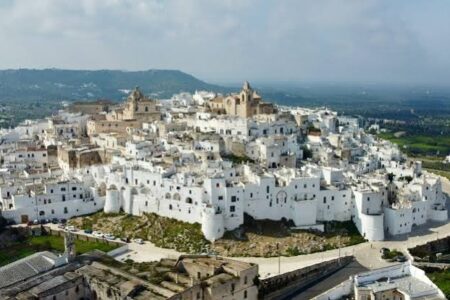 Guida a Ostuni: perché la città bianca è ancora un buon posto dove andare d'estate