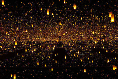 Yayoi Kusama: se n'è andata la donna che trasformava le allucinazioni in infinito