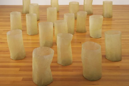 Eva Hesse: il corpo del materiale e la vita che si mette nell'opera