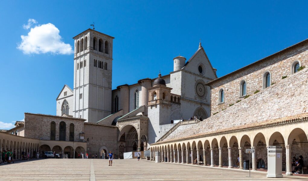Assisi città d'arte: guida alla Basilica di San Francesco e a Giotto