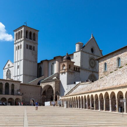 Assisi città d'arte: guida alla Basilica di San Francesco e a Giotto