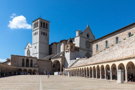 Assisi città d'arte: guida alla Basilica di San Francesco e a Giotto