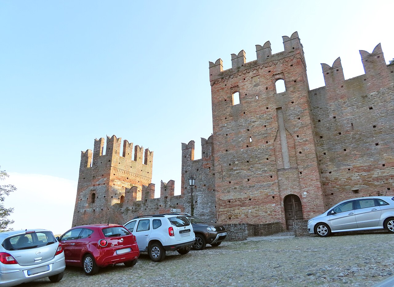 Le mura merlate della Rocca Viscontea di Castell'Arquato