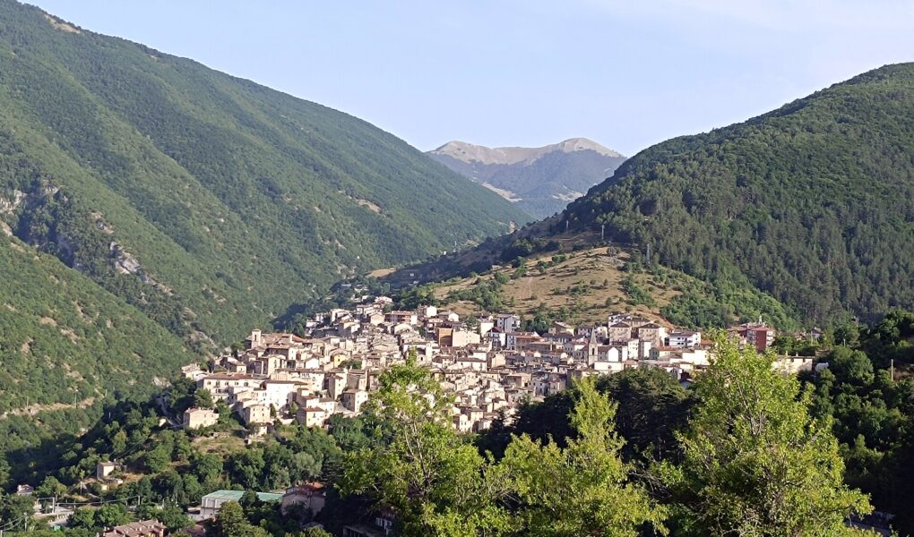 Veduta di Scanno, in provincia dell'Aquila, tra i Monti Marsicani