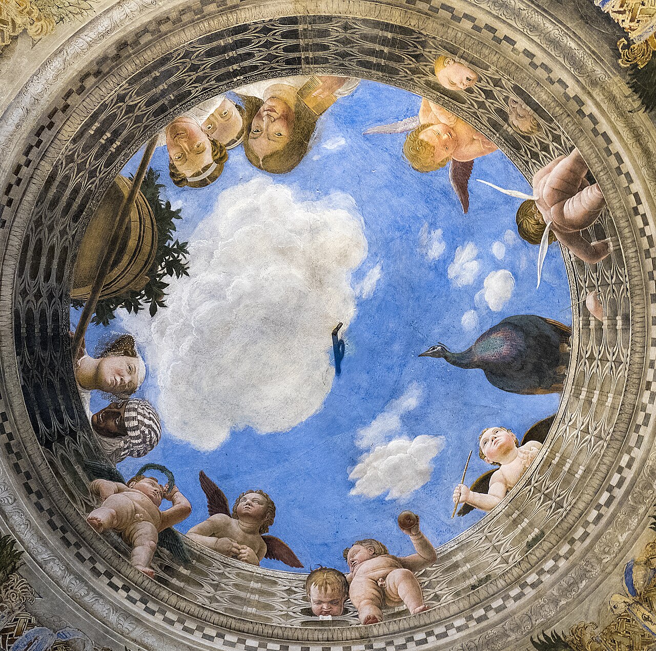 Oculo dipinto da Mantegna sul soffitto della Camera degli Sposi a Mantova, con putti e figure affacciate su un cielo azzurro