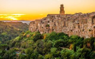 Pitigliano città d'arte al tramonto