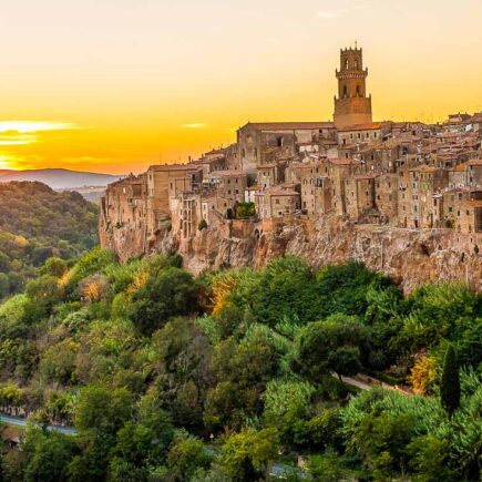 Pitigliano città d'arte al tramonto